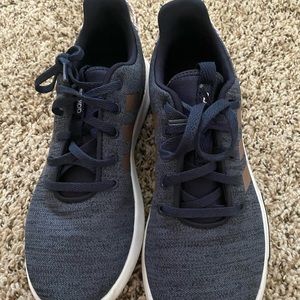 Adidas Cloud Form Size 5